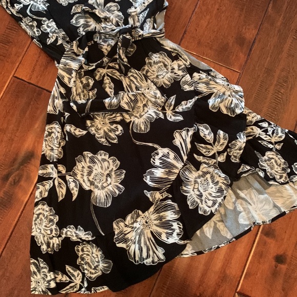 Black and white floral, wrap dress with ruffle detail. - Picture 3 of 9